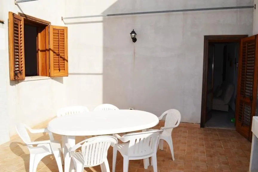Casa Vacanza Leonarda contacts